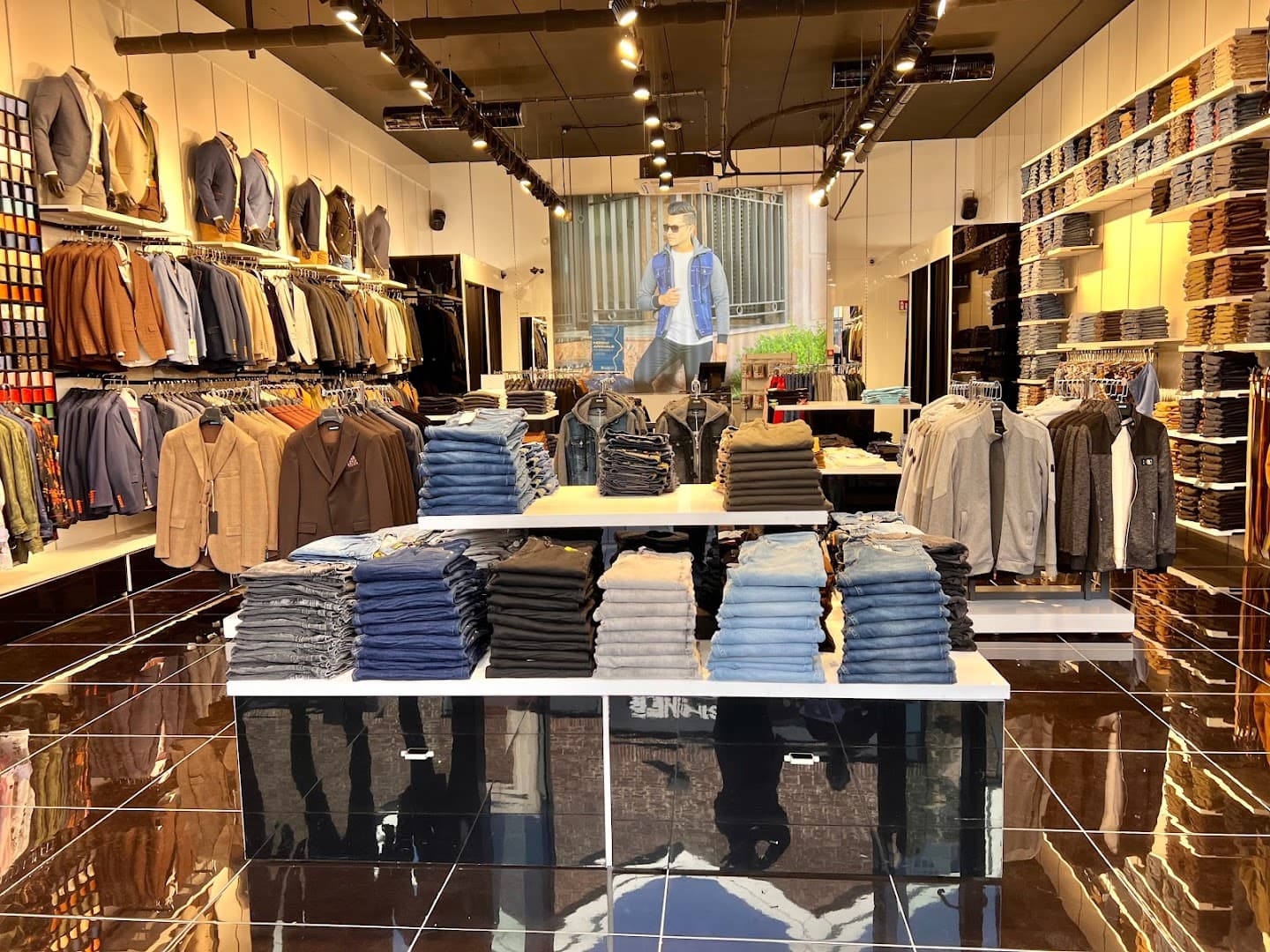 Wam Denim, foto 2