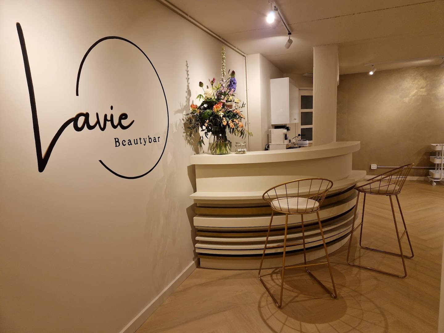 Lavie Beauty Bar