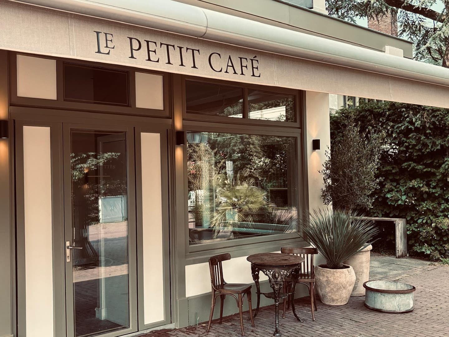 Le Petit Café Bloemendaal