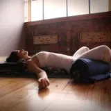 Zalige Zomerles: Diepe Rust met Restorative & Yoga Nidra
