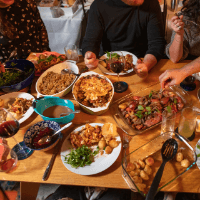 Ontdek nieuwe smaken en culturen tijdens een Potluck