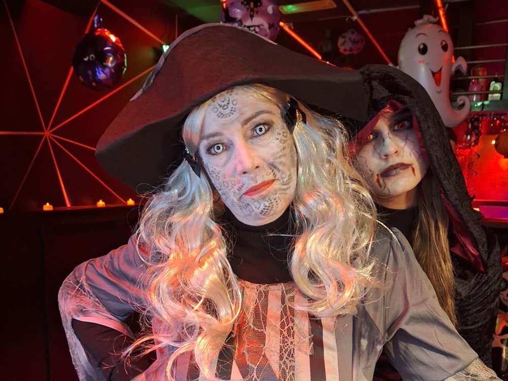 Vier Halloween op de Kennemerlaan in IJmuiden in IJmuiden UITagenda, IJmuiden / Velsen