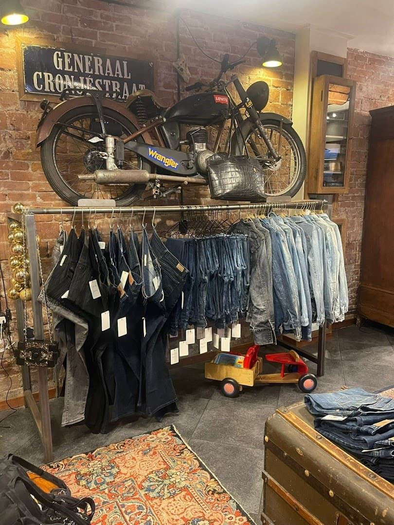 FiSi Barn Vintage Store